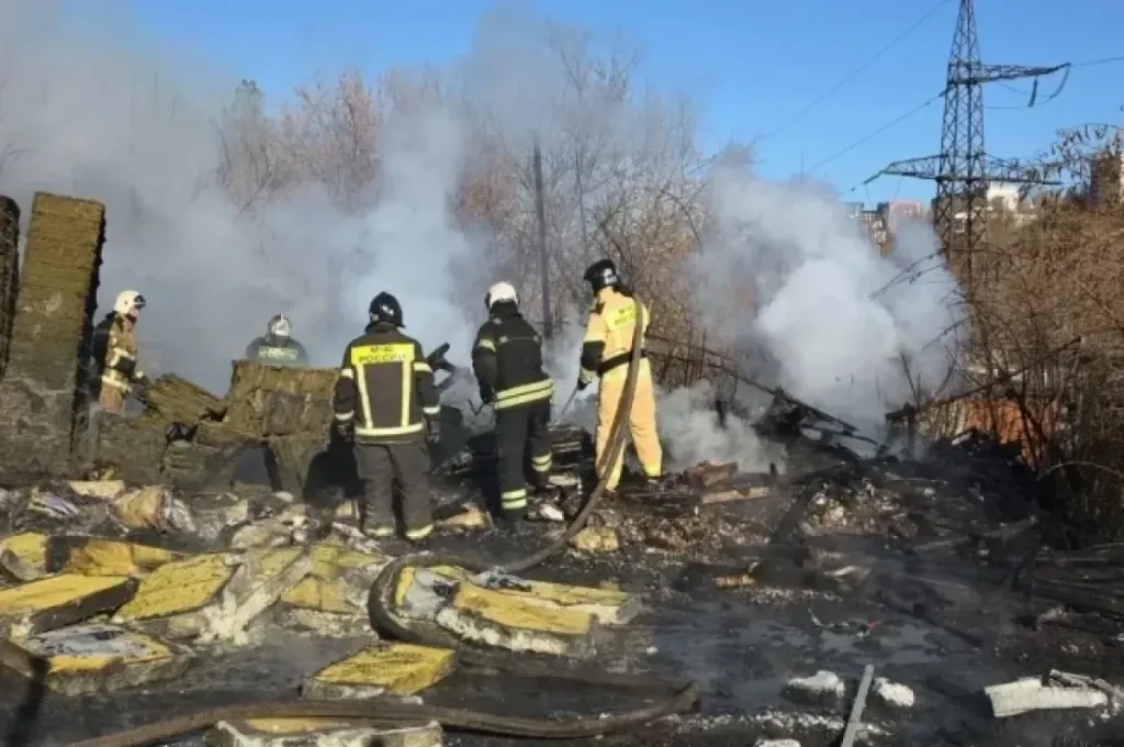 В Кузнечихе потушили пожар на территории магазина стройматериалов
