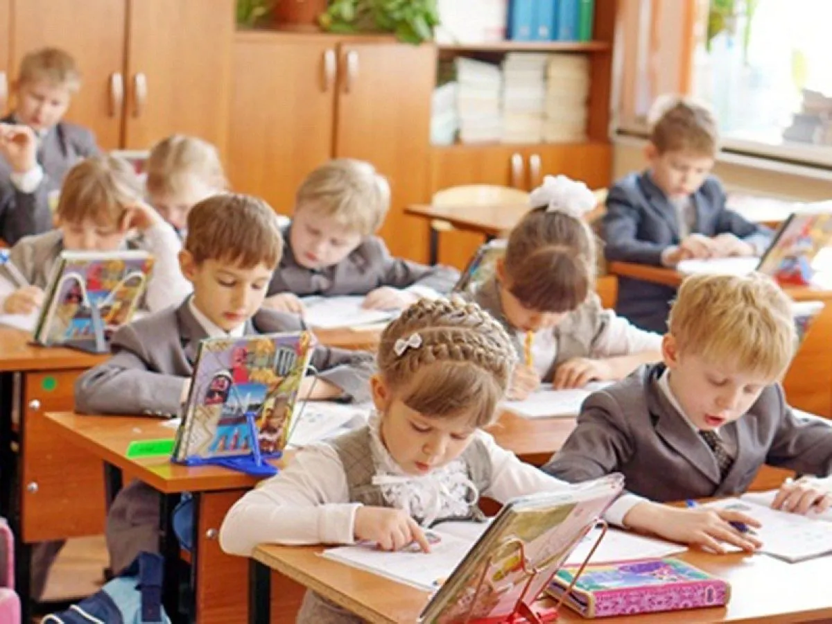 Учебник по ИИ для 10–11 классов протестируют в четырёх школах области